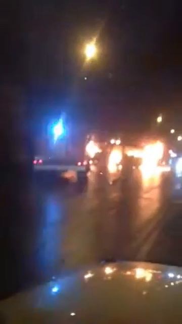 Сгорел автобус в Омске смотреть онлайн