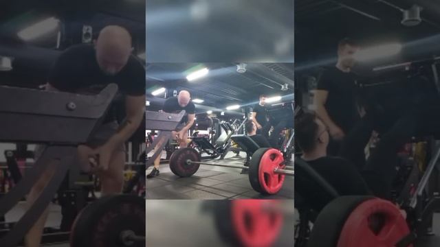 СКОЛЬКО ЖМЕШЬ. ПИЛОТ: МЕЖСЕЗОНЬЕ, СТАНОВАЯ ТЯГА, БЛИНЫ И БУЛКИ смотреть онлайн