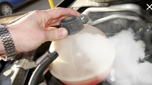 Как быстро и легко убрать воздшную пробку в системе охлаждения ВАЗ!!