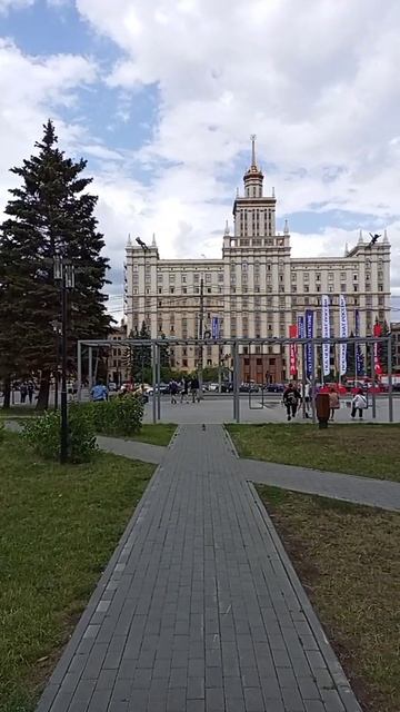 Вид на ЮУрГУ из сквера Студенческих отрядов. Челябинск, июль 2023 г.#shorts смотреть онлайн