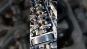 маслосъёмные колпачки свечных колодец двигателя 4 G64