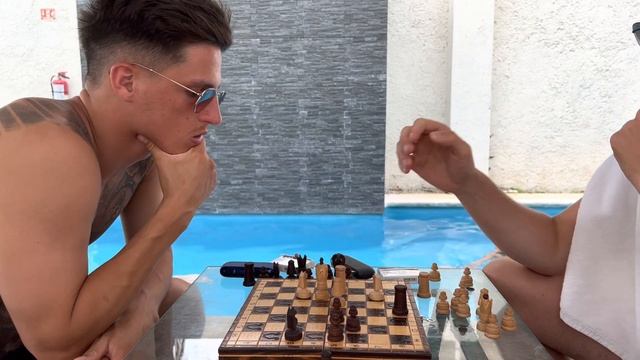 КАК ШАХМАТЫ УЧАТ НАС ПОБЕЖДАТЬ — LIVE ПАРТИЯ смотреть онлайн