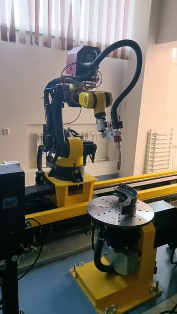 Тестовый прогон робот сварщик А12 на линейной оси с одноосевым позиционером смотреть онлайн