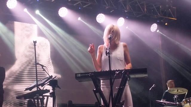 Phantogram Live - When I'm Small @ Dusk Music Festival (Nov 10th, 2018) смотреть онлайн