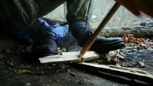 Как правильно разжигать костер с помощью палочек в лесу!