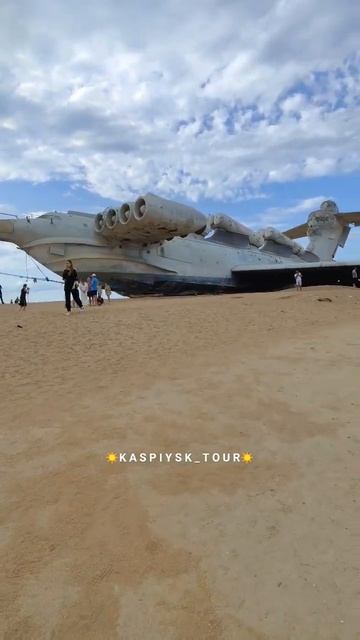 Эта штука называется экраноплан "Лунь". Каспийский монстр теперь в Дербенте. смотреть онлайн