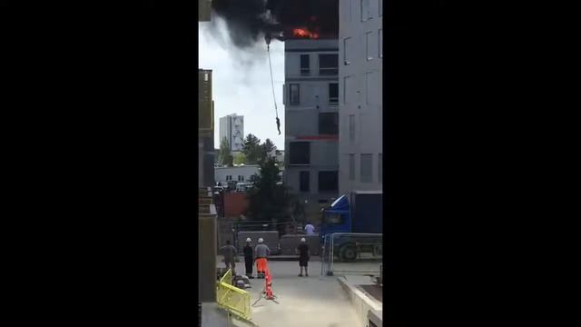 Спасение человека на пожаре в Дании смотреть онлайн