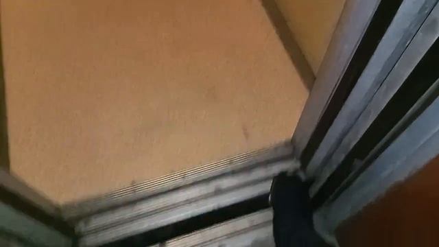 Сломался лифт! Хотел проверить реверс дверей