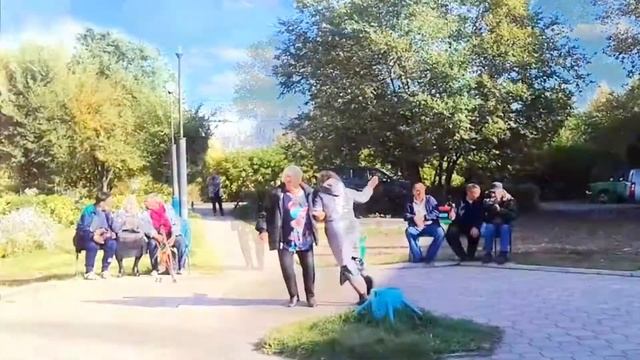 Выйду на улицу. Русская народная песня. Поёт Александр Дегтярёв смотреть онлайн