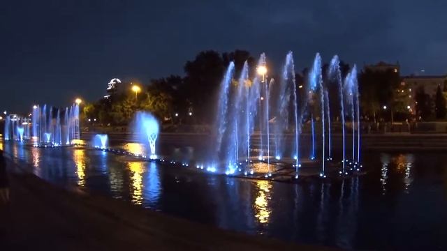Поющие фонтаны на плотинке Екатеринбурга смотреть онлайн