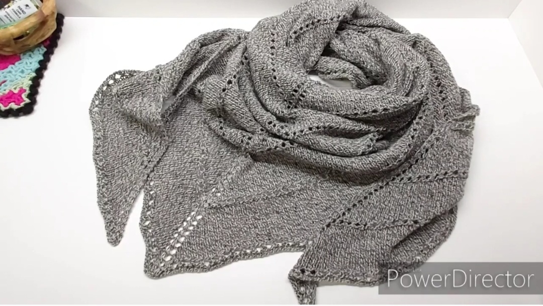 МК простая шаль спицами// Как связать самую простую шаль спицами// Шаль спицами легко и просто смотреть онлайн