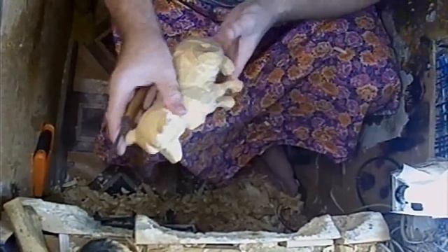 Процесс резьбы - Скульптурка собачки Carving Process - Dog Sculpture смотреть онлайн