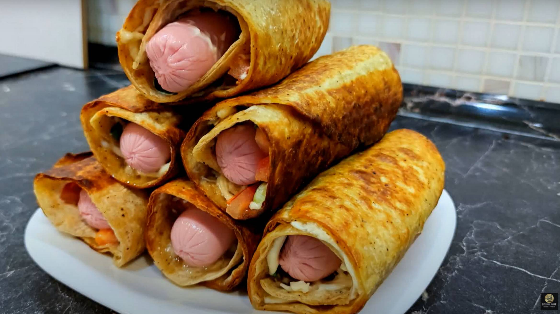 Трубочки с сосиской. Лаваш с начинкой. Рецепты из лаваша. Хот дог на завтрак. смотреть онлайн