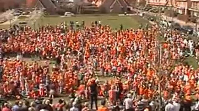 CBS SMITSHOEK De koning is een DJ смотреть онлайн