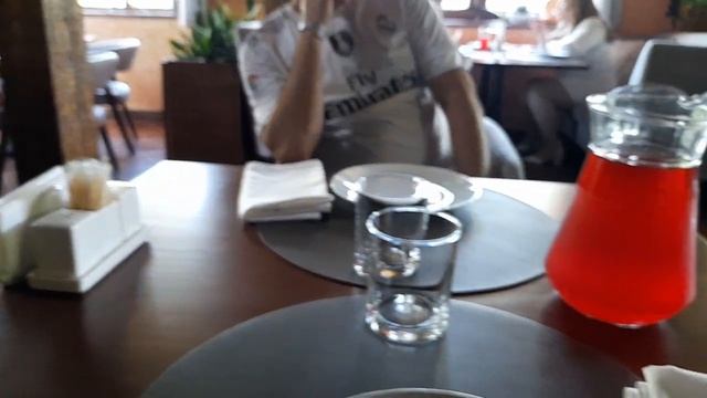 Обед в ресторане Клуб Отель ВЫСОКОЕ смотреть онлайн