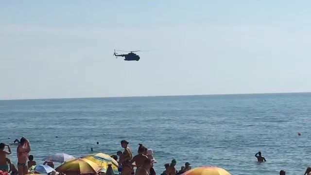 ЧЕРНОМОРСК, ВЕРТОЛЁТ НАД ПЛЯЖЕМ!!! 12.07.2017 смотреть онлайн