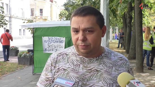 В Харькове неизвестные ночью пытались разгромить торговую точку - 26.08.2020 смотреть онлайн