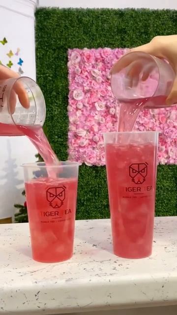 Какой выберешь? Готовим Бабл ти 500мл и 700мл. Кафе Спб. Адреса и соц сети в описании канала #short смотреть онлайн