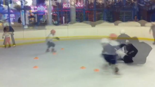 Хоккей-индивидуально.рф. Егор Тужик и Ярослав, толчок внутренней ногой по кругу. Тренер Садов А.А. смотреть онлайн