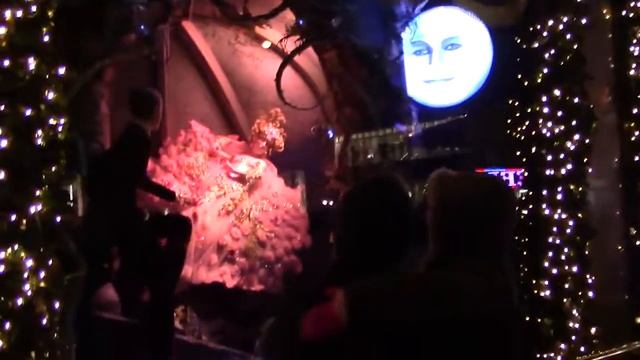 Сказочные витрины и улицы Нью Йорка смотреть онлайн