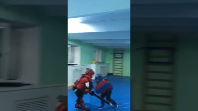 Современный мечевой бой- Два на два смотреть онлайн