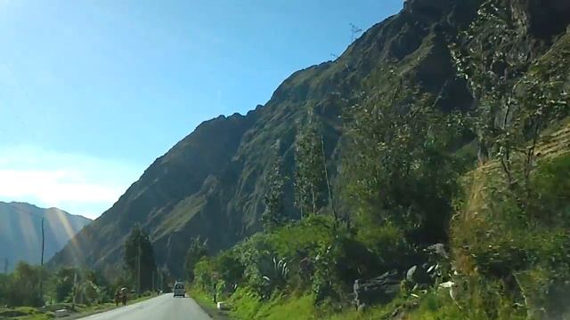 Дорога в Oiatamtambo (Ойятамтамбо) Перу. смотреть онлайн