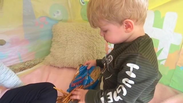 24 ЧАСА в ПАЛАТКЕ ЧЕЛЛЕНДЖ / Брат не хочет ИГРАТЬ и ВРЕДНИЧАЕТ / Что сделала Арина смотреть онлайн