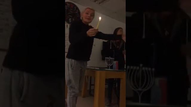 Зажигание первой свечи в хануку смотреть онлайн