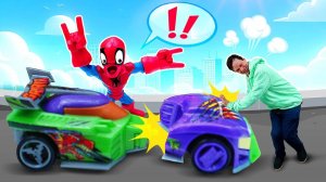 Собираем машинки и устраиваем ГОНКИ в автомастерской с супергероями!