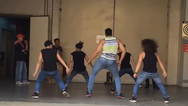 Juicy Wiggle - Big Boy Dance (Eric Eruption) смотреть онлайн