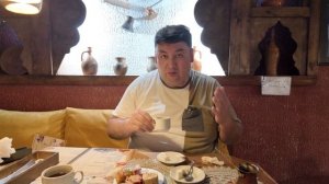Тестируем кофе с яичным желтком и шоколадом в Бахчисарайской кофейне Гузель