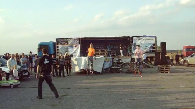 Прыгуны на ходулях, Взлетка. Jumpers On 