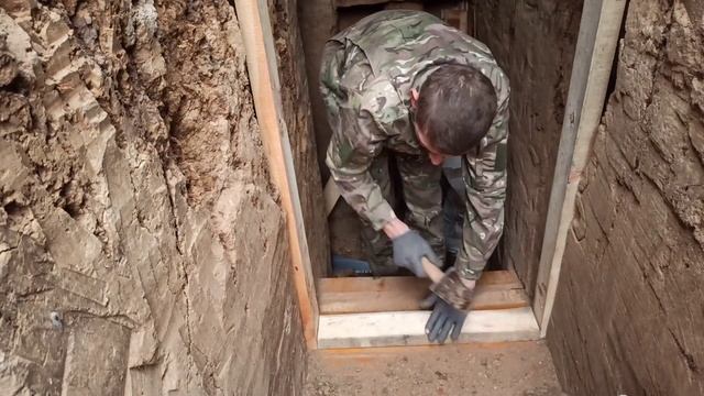 Один в лесу. Дверь в хижину под землёй. Двух дневной поход. Часть 1 #13 смотреть онлайн