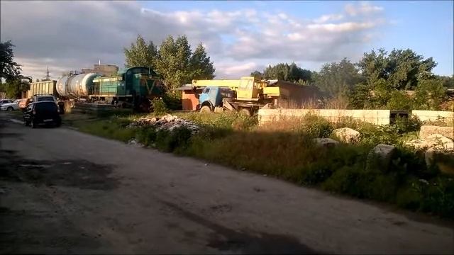 Паровоз вытаскивает застрявший кран смотреть онлайн