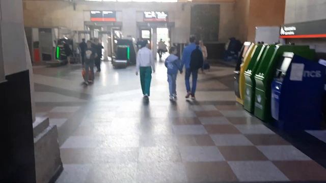 ТОТ САМЫЙ Легендарный Казанский вокзал в Москве изнутри, залы ожидания, туалеты, магазины, буфеты, смотреть онлайн