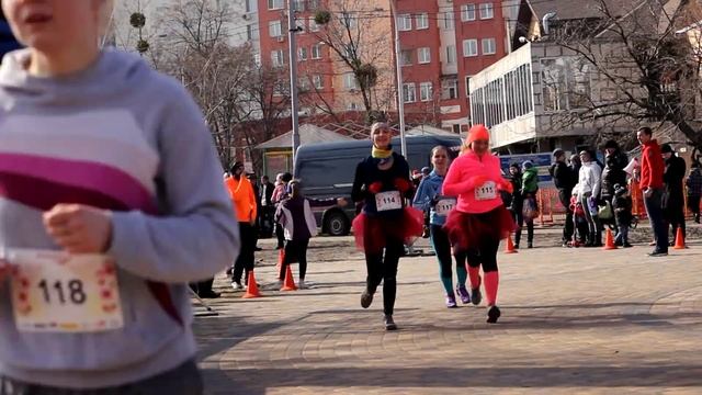 Забег В честь женщин - Забіг На честь жінок смотреть онлайн