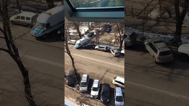 Вот так в Алмате ездят инкассаторы и полиция!! смотреть онлайн