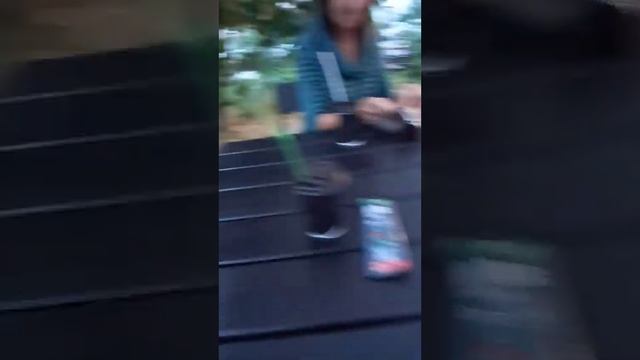 В кафе "Фабрика" (столик на улице) смотреть онлайн