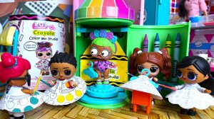 НАРИСУЙ ДРУГУ ПЛАТЬЕ😂 ХИТРАЯ УЧИТЕЛЬНИЦА веселая ШКОЛА куклыLOL CRAYOLA сюрприз мультики ДАРИНЕЛКА