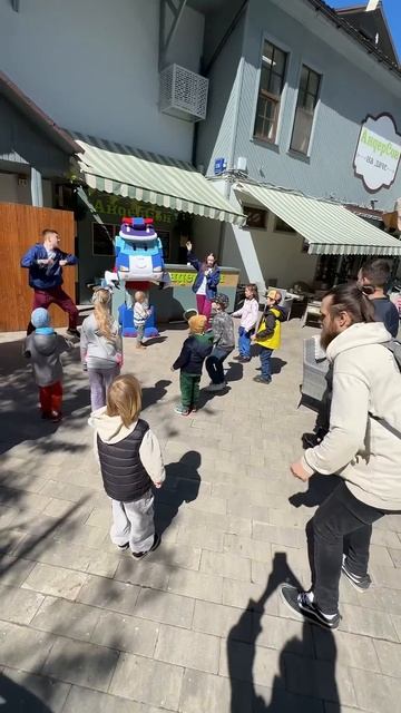 😃 СЮРПРИЗ! 🌞 Густав бокс в кафе Андерсон в Москве и игрушка Робокара Поли! смотреть онлайн