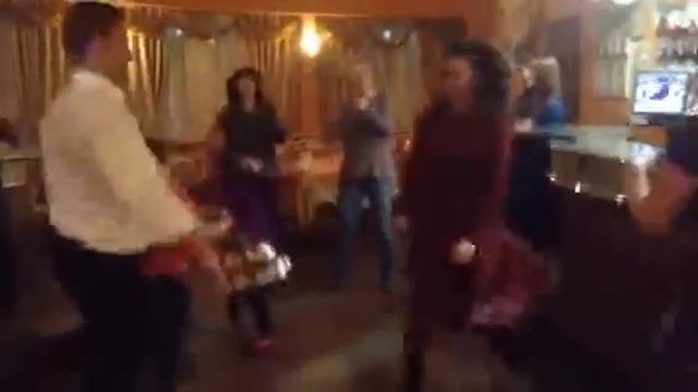 Супер танец девушка зажигает))) смотреть онлайн