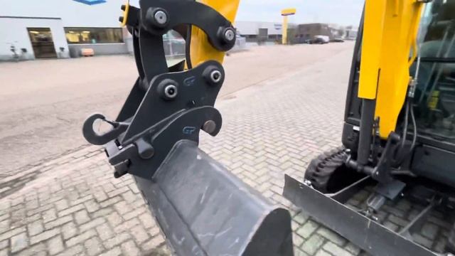 New Holland Mini digger E18C смотреть онлайн