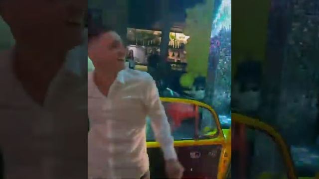 Литвин заехал в ресторан на машине🚙 смотреть онлайн