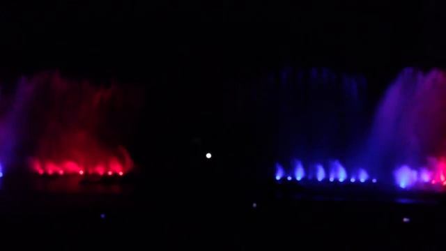 Поющие фонтаны на острове Винперл вьетнам смотреть онлайн