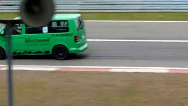 Truck Grand Prix 2010 Nürburgring - VW T5 TH2RS vs. Tuning Truck смотреть онлайн