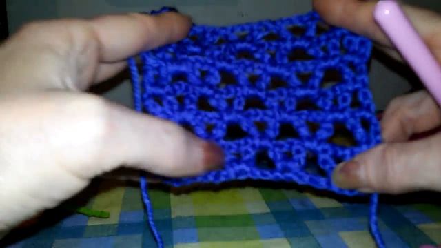 Вязание крючком #Двухцветный_ажурный_узор смотреть онлайн