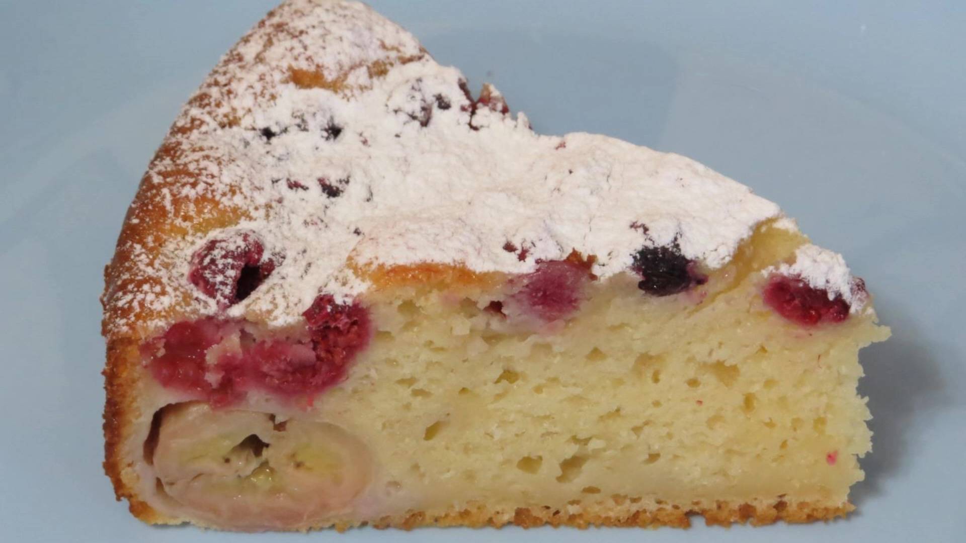 Пирог БАНАНОВЫЙ с ЯГОДАМИ! Вкусно и ЛЕГКО в ПРИГОТОВЛЕНИИ / BANANA cake смотреть онлайн