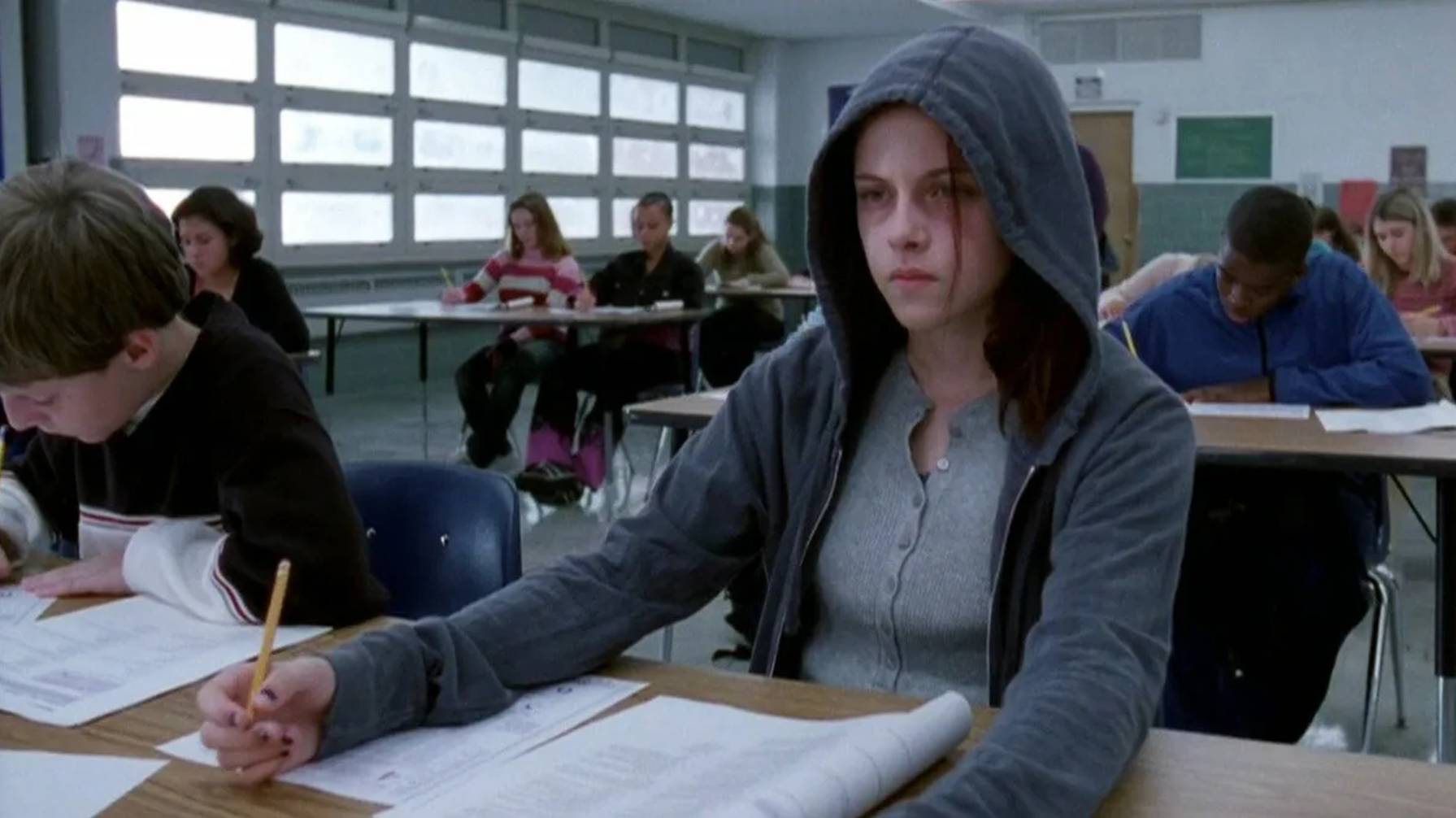 Она ОСЛЕПИЛА своего НАСИЛЬНИКА, и школа встала на её сторону! | КРАТКИЙ ПЕРЕСКАЗ ФИЛЬМА смотреть онлайн