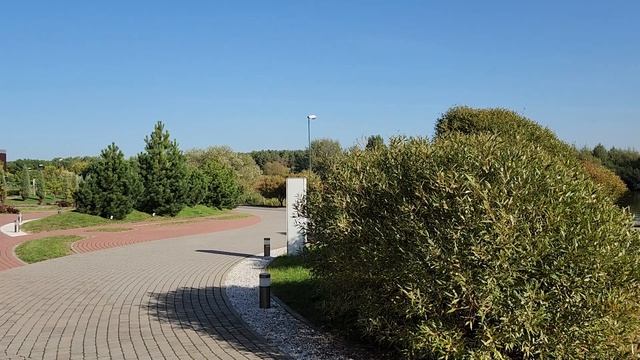 Минск. Территория у отеля Марриотт. Сентябрь 2023 года. смотреть онлайн