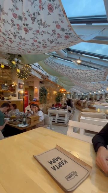 Кафе с видом на Казань улице Баумана #туризмвроссии #туристы #казань #татарстан смотреть онлайн